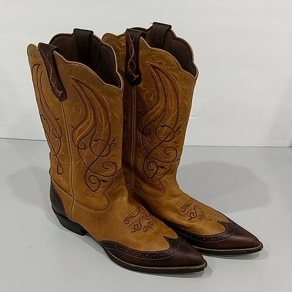 Boots - Picture 3 of 5